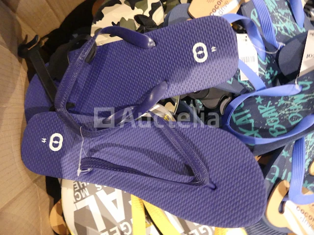 90 veelkleurige strandschoenen - afbeelding 1 van  9