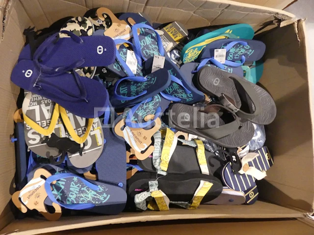 90 veelkleurige strandschoenen - afbeelding 2 van  9