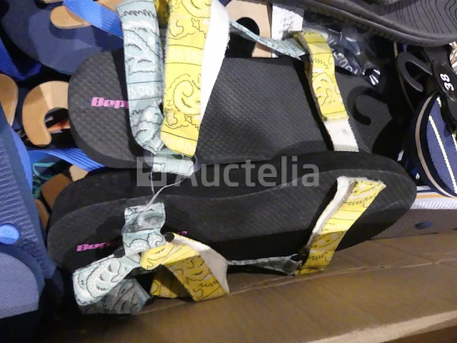 90 veelkleurige strandschoenen - afbeelding 4 van  9