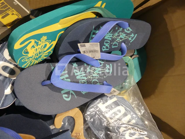 90 veelkleurige strandschoenen - afbeelding 8 van  9