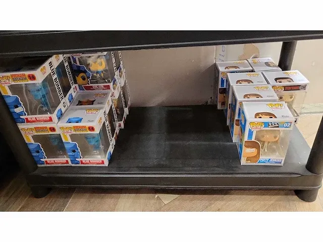 95 stuks diversen merk: funko pop, movie, tv, e.t., stripes, altered carbon, space jam, office space, bugs bunny, south park, bob's burger movie, masters of the universe, sopranos, deadpool - afbeelding 3 van  6