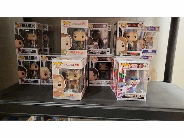 95 stuks diversen merk: funko pop, movie, tv, e.t., stripes, altered carbon, space jam, office space, bugs bunny, south park, bob's burger movie, masters of the universe, sopranos, deadpool - afbeelding 4 van  6