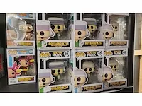95 stuks diversen merk: funko pop, movie, tv, e.t., stripes, altered carbon, space jam, office space, bugs bunny, south park, bob's burger movie, masters of the universe, sopranos, deadpool - afbeelding 5 van  6