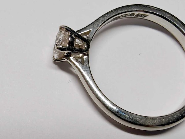 950 platina witte ring met natuurlijke solitare gedolven ovale diamant - afbeelding 6 van  6