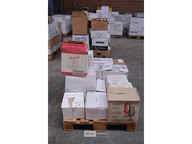 ±96 flessen inhoud pallet div soorten wijnen - afbeelding 1 van  6