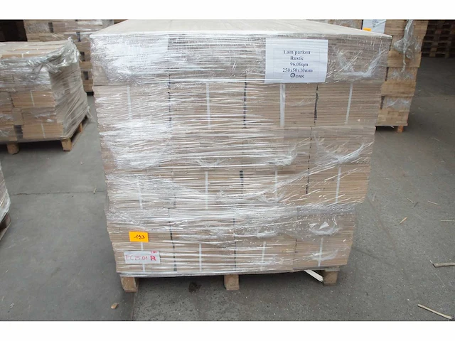 96 m² massief eiken lamparket - afbeelding 1 van  4