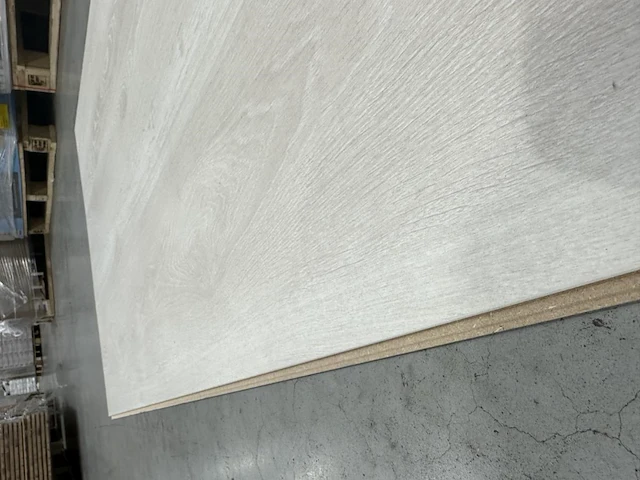 97 m2 laminaatvloer 8mm - afbeelding 3 van  3