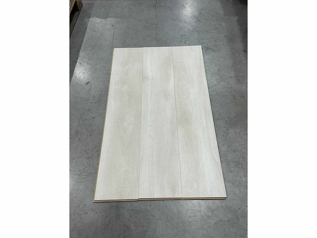 97,11 m2 laminaat 8 mm - afbeelding 1 van  3