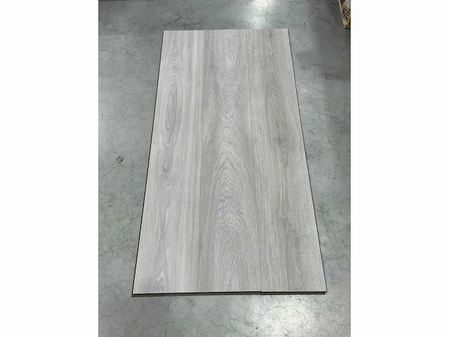 97,11 m2 laminaatvloer 8mm - afbeelding 1 van  3