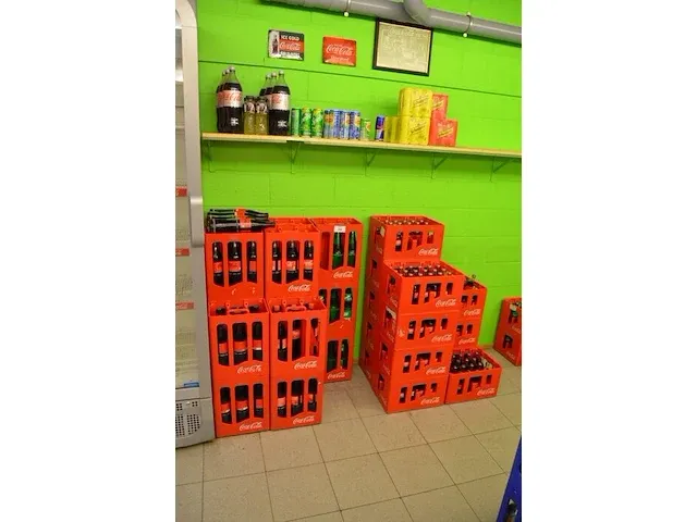 99 fl. coca cola zero 20cl, 208 fl. coca cola 20cl, 4x6 blikjes schweppes agrum 33cl, 4x6 blikjes schweppes tonic 33cl, 2 blikjes lipton green 10cl, 2 blikjes lipton ice tea 10cl, 6 blikjes lipton zero 10cl - afbeelding 1 van  7