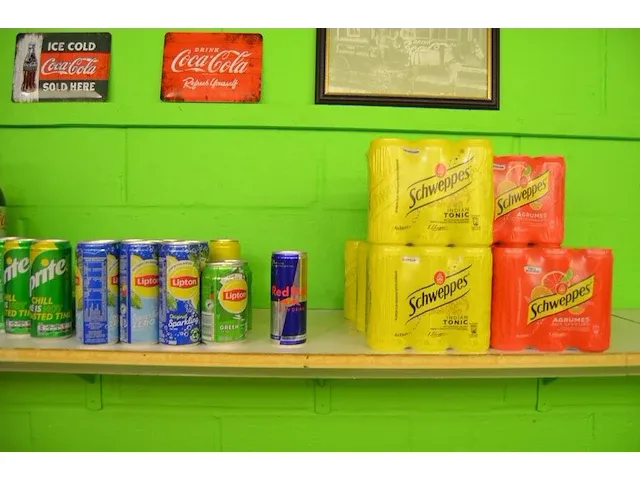 99 fl. coca cola zero 20cl, 208 fl. coca cola 20cl, 4x6 blikjes schweppes agrum 33cl, 4x6 blikjes schweppes tonic 33cl, 2 blikjes lipton green 10cl, 2 blikjes lipton ice tea 10cl, 6 blikjes lipton zero 10cl - afbeelding 4 van  7