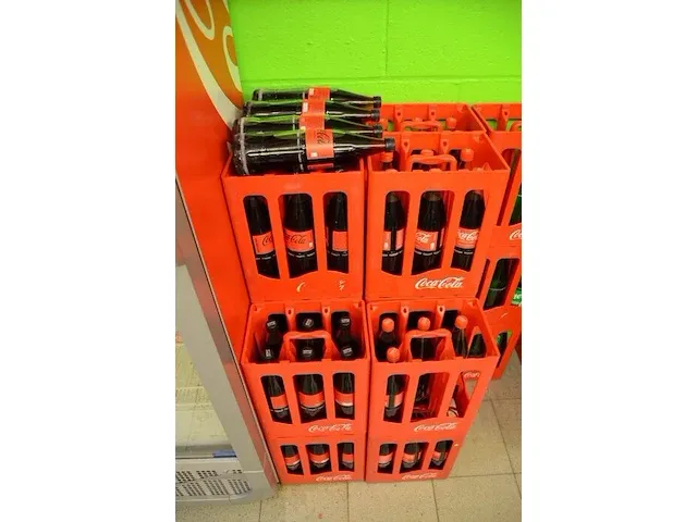 99 fl. coca cola zero 20cl, 208 fl. coca cola 20cl, 4x6 blikjes schweppes agrum 33cl, 4x6 blikjes schweppes tonic 33cl, 2 blikjes lipton green 10cl, 2 blikjes lipton ice tea 10cl, 6 blikjes lipton zero 10cl - afbeelding 5 van  7