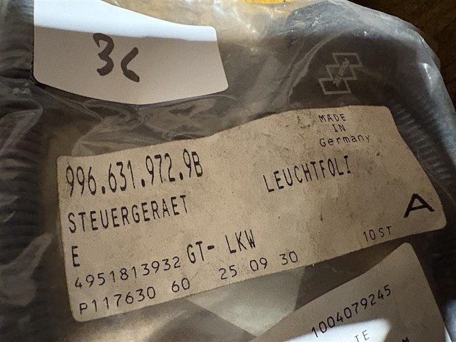 996,631,972,9b - afbeelding 2 van  2