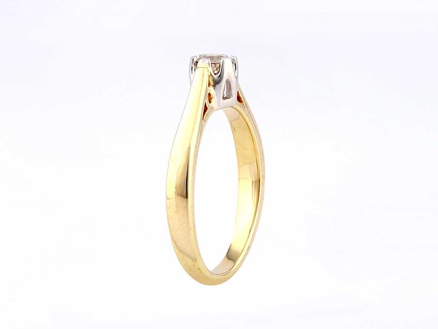 9kt geelgouden ring met natuurlijke diamant - afbeelding 2 van  5