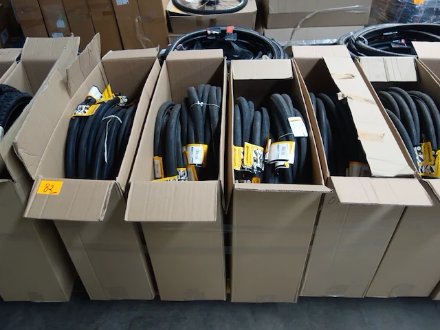 9x doos diverse buitenbanden continental - afbeelding 1 van  12