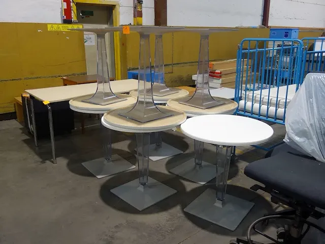 9x houten tafel - afbeelding 1 van  2