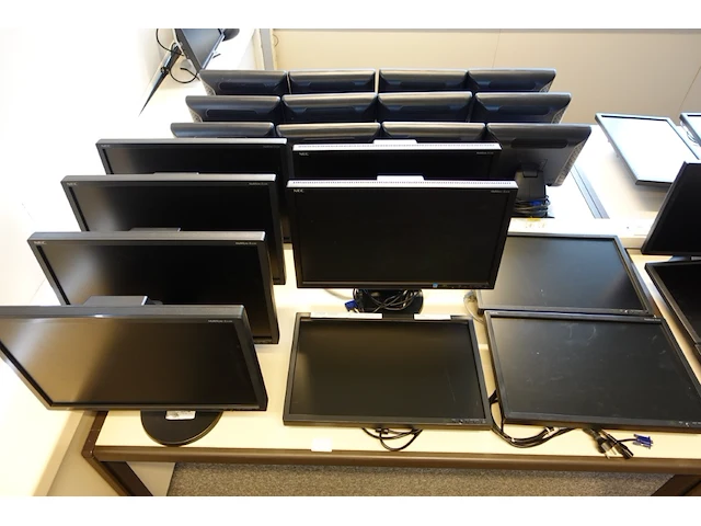9x monitor nec mulitsync: 6x 22" e222w + 3x 23" e231w - afbeelding 2 van  5