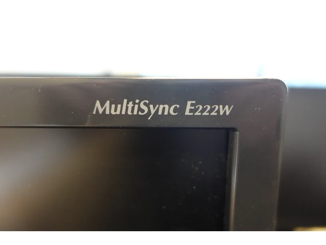 9x monitor nec mulitsync: 6x 22" e222w + 3x 23" e231w - afbeelding 3 van  5