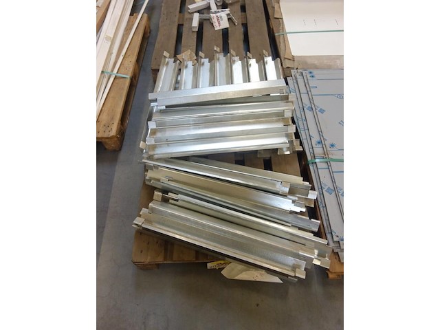 9x pallet diverse ijzerwaren - afbeelding 8 van  13