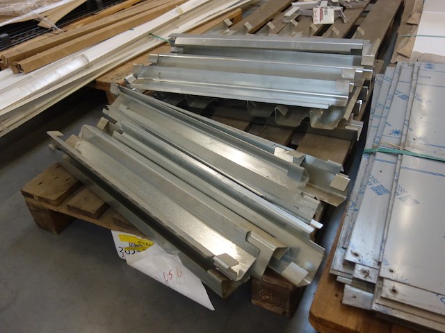 9x pallet diverse ijzerwaren - afbeelding 9 van  13