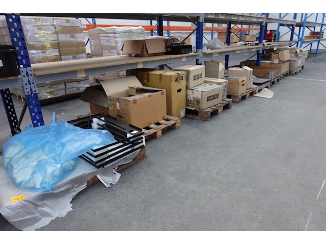 9x pallet diverse montageonderdelen laadpaalproductie - afbeelding 1 van  14