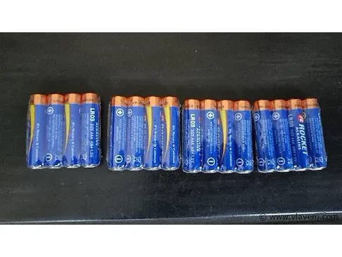 Div. goederen, wo. matchbox auto’s, strips, speelgoed, yu-gi-oh kaarten, postzegels, oude munten enz.