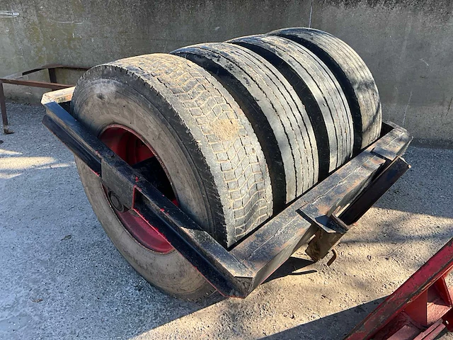 Aandrukwielen tractor - afbeelding 1 van  7