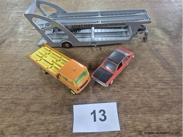 Aanhanger, auto en bus - afbeelding 1 van  4