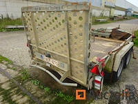 Aanhanger machinedrager, verkocht zonder inhoud, dubbele assen, williams, raamkozijnen sckd0000h0711058, 3500 kg, immat. qaef670, let op, geen documenten aan boord of aangifte van verlies. - afbeelding 1 van  8