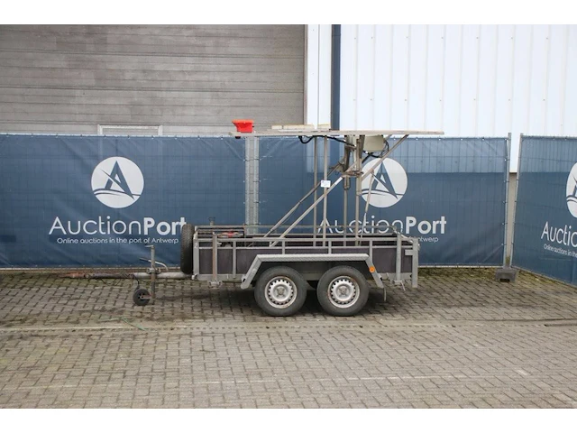 Aanhangwagen bw trailer bwt750 met verkeerssignalisatie - afbeelding 1 van  1