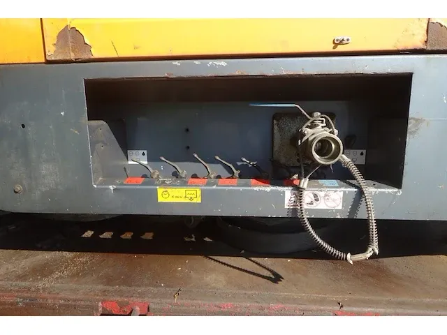 Aanhangwagen fliegl + compresso atlas copco - afbeelding 13 van  17