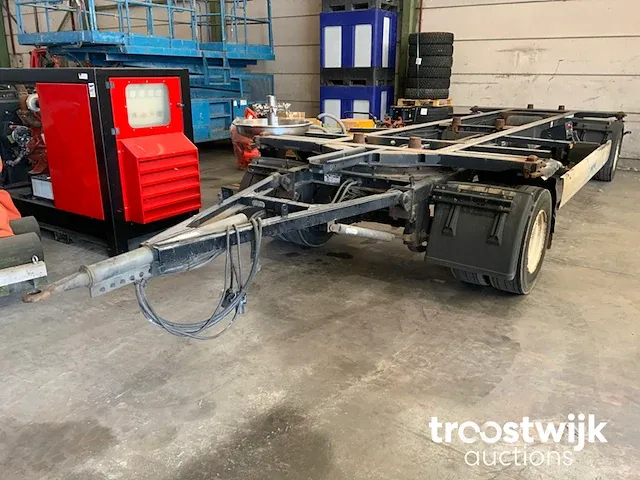 Aanhangwagen met containerchassis - afbeelding 1 van  15
