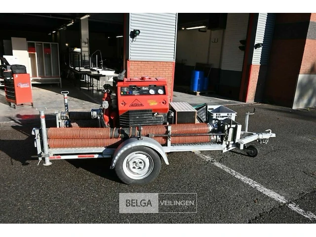 Aanhangwagen met waterpompinstallatie - afbeelding 2 van  8