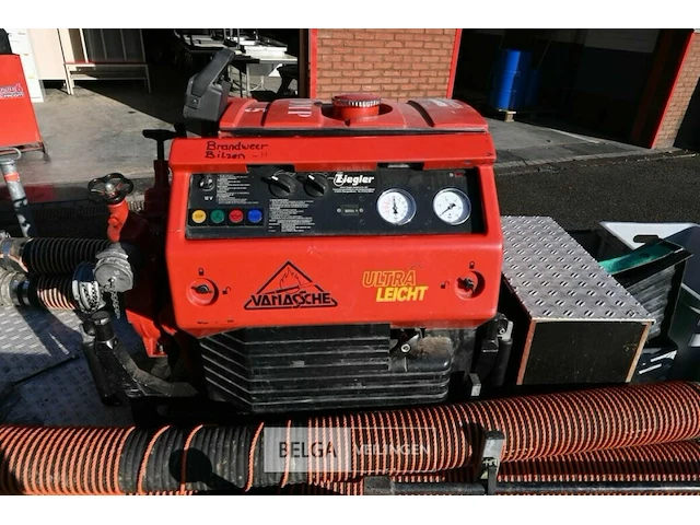 Aanhangwagen met waterpompinstallatie - afbeelding 3 van  8