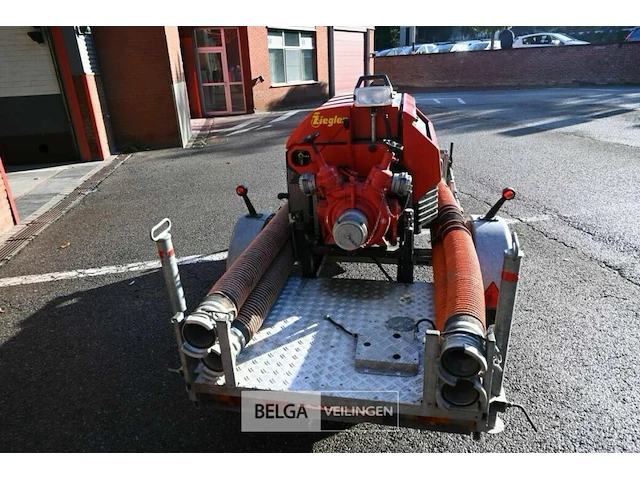 Aanhangwagen met waterpompinstallatie - afbeelding 4 van  8