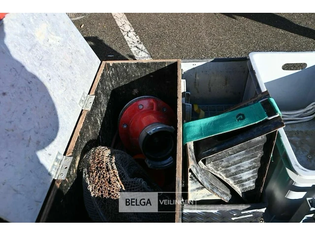 Aanhangwagen met waterpompinstallatie - afbeelding 8 van  8