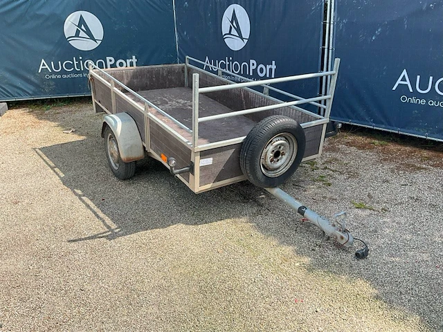 Aanhangwagen saris - afbeelding 1 van  1