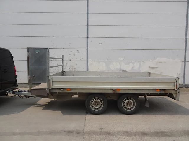 Aanhangwagen saris - afbeelding 1 van  6