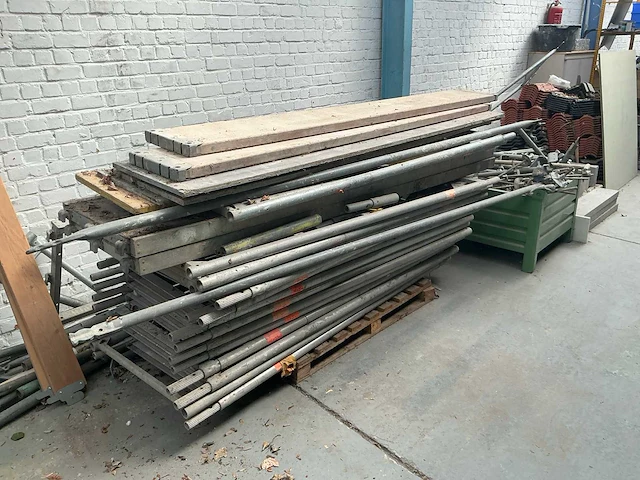 Aannemersmateriaal stelling - afbeelding 1 van  2