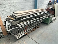 Aannemersmateriaal stelling - afbeelding 1 van  2