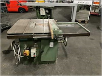 Aannemersmaterieel en houtvoorraad