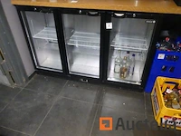 Aanrecht koelkast met 3 glazen deuren, planken en inhoud - afbeelding 4 van  9