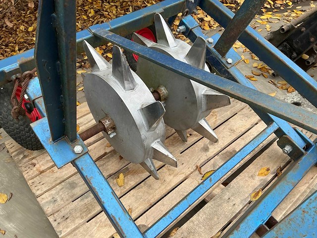 Aardbeien plantmachine - afbeelding 5 van  6