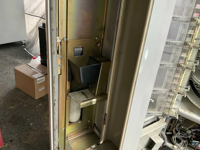 Aba/zanussi variovend verkoopautomaat - afbeelding 6 van  8