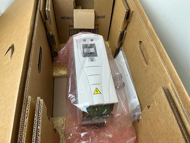 Abb ach550-caruh-012a-4+n2006+x1558 frequentieregelaar - afbeelding 2 van  6