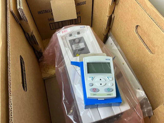 Abb ach550-caruh-012a-4+n2006+x1558 frequentieregelaar - afbeelding 4 van  7