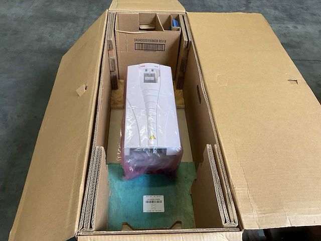 Abb ach550-uh-046a-2+v944 frequentieregelaar - afbeelding 2 van  6