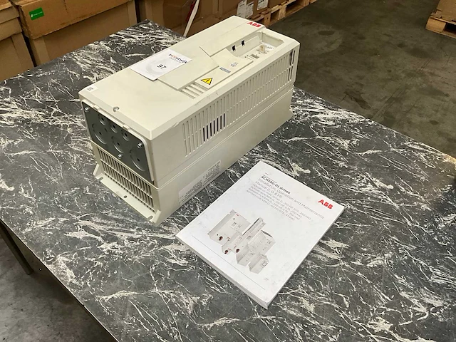 Abb ach580-01-027a-4+j429 frequentieregelaar - afbeelding 1 van  7