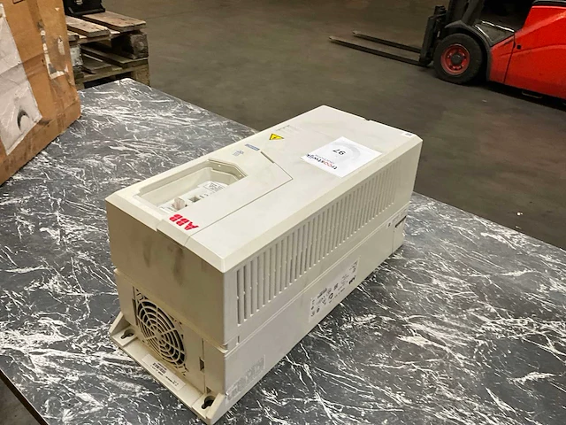 Abb ach580-01-027a-4+j429 frequentieregelaar - afbeelding 4 van  7