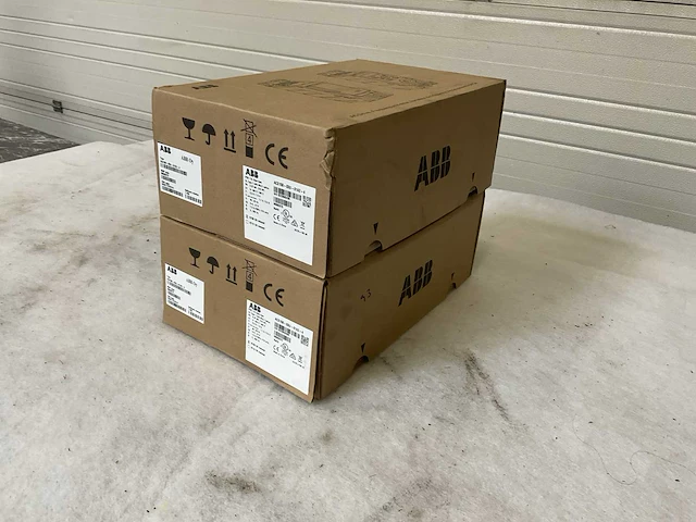 Abb acs150-03u-01a2-4 frequentieregelaar (2x) - afbeelding 1 van  9